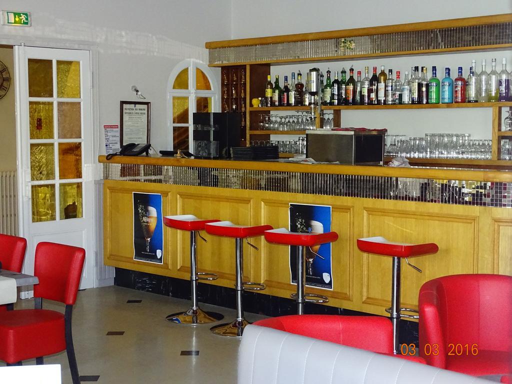 Hotel Du Cheval Blanc Cerizay Εξωτερικό φωτογραφία